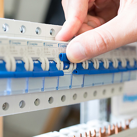 Schalt­schrank­bau bei EHS-Elektrotechnik in Schwaig